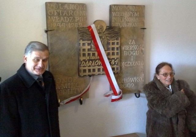 W Darłówku odsłonięto tablicę poświęconą internowanym.
