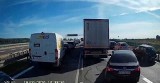 Kraków. Straż pożarna utknęła na autostradzie A4. Gdzie korytarz życia?