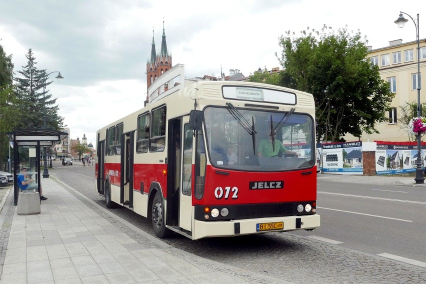 Kultowy "ogórek" wraca na ulice Białegostoku. Chętni będą mogli przejechać się także "kwadratem"