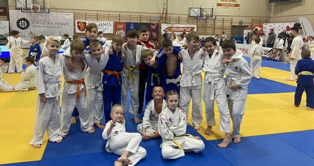 Młodzi judocy znad Wisłoka zdobyli 21 medali na zawodach w Bochni