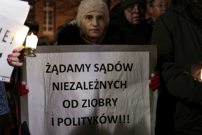 Protest w obronie sądów Opole 2019.