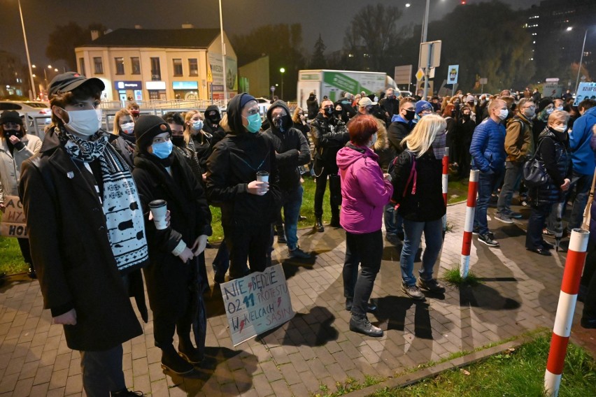 Kolejny protest w obronie kobiet i blokada samochodowa w Kielcach. Zobaczcie co się działo [WIDEO, ZDJĘCIA]