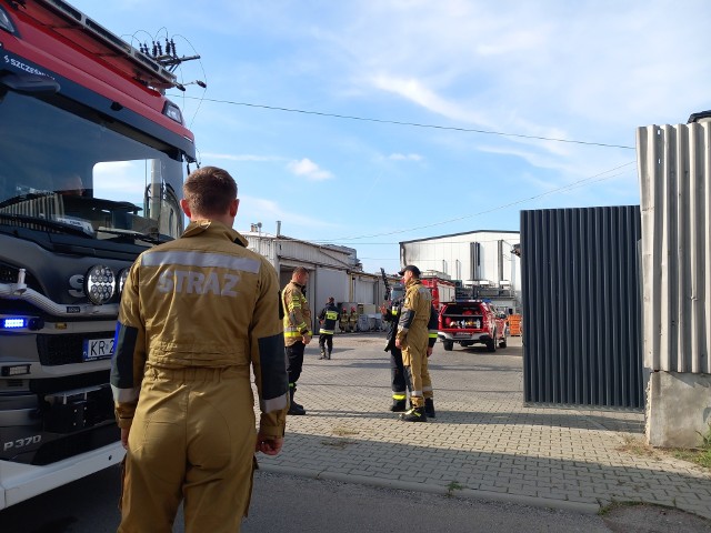 Wielki pożar w Tomicach. Walczą z nim 22 zastępy straży pożarnej