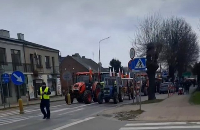 Rolnicy zablokowali ruch w Zwoleniu.