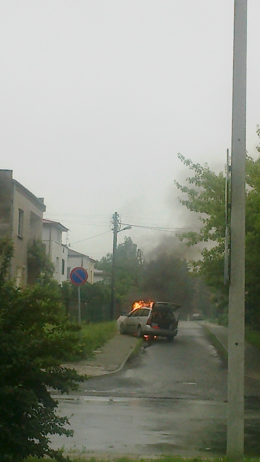 Samochód spłonął przy ul. Szczyglej w Lublinie