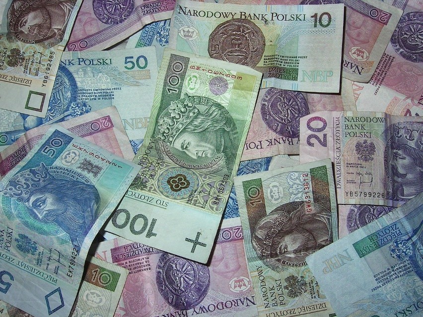 Najbardziej drogocennym banknotem o nominale 10 złotych jest...
