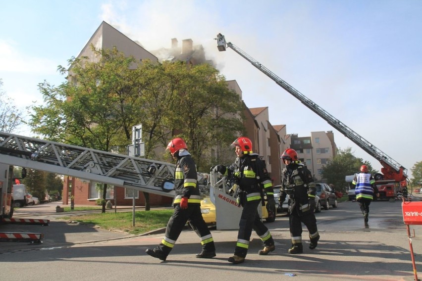 Pożar na Krzyckiej. Osiem zastępów straży w akcji, ewakuowano mieszkańców