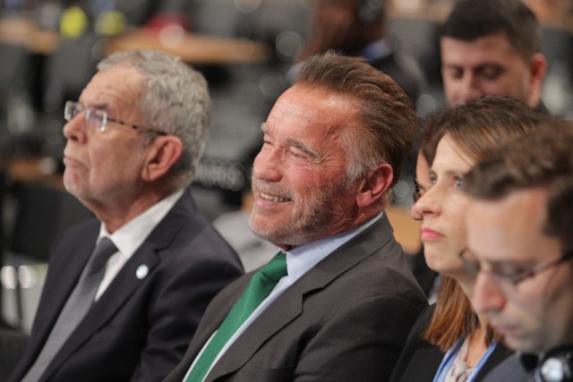 Mówiło się, że na COP24 do Katowic przyjedzie Leonardo Di Caprio i Bono, a tymczasem okazało się, że na szczycie klimatycznym ONZ w Katowicach pojawił się Arnold Schwarzenegger - aktor, kulturysta, polityk, a także aktywista klimatyczny.
