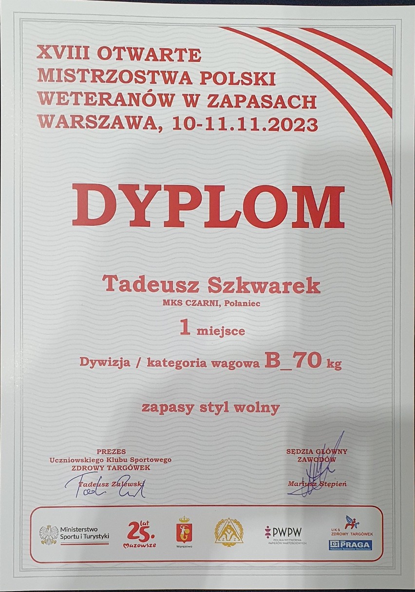 Zapaśnicy z Połańca i Staszowa brali udział w zawodach w Warszawie. Trener Tadeusz Szkwarek wygrał swoją kategorię. Zobacz zdjęcia