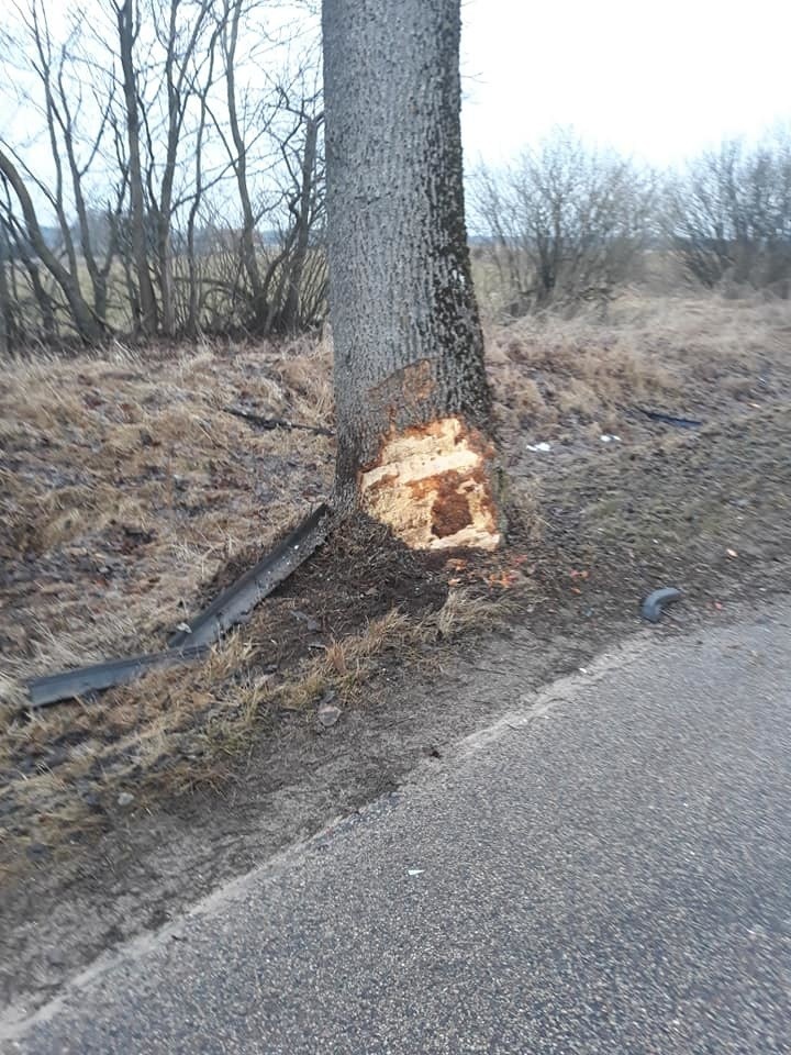 Wypadek w miejscowości Wiśniowo Ełckie. Volkswagen uderzył w...