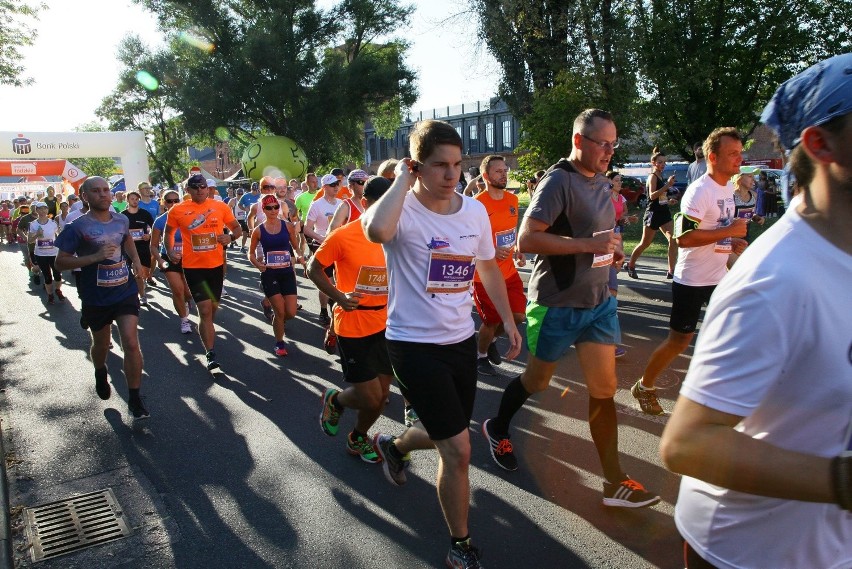 Bieg Fabrykanta 2016. 10 kilometrów szlakiem fabrykanckiej Łodzi [ZDJĘCIA]