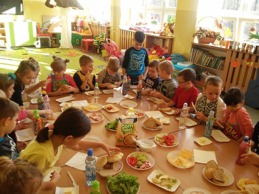 „Śniadanie Daje Moc” dzieciom w Szkole Podstawowej Nr 44 w...