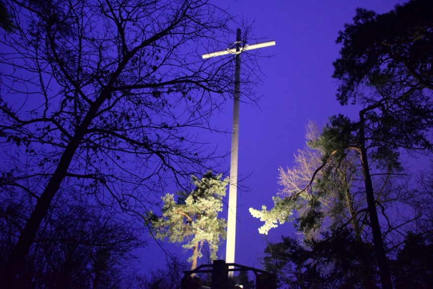 Krzyż na Bruszni w Kielcach od piątku, 22 stycznia oświetlony. Wielkie wydarzenie w rocznicę wybuchu Powstania Styczniowego