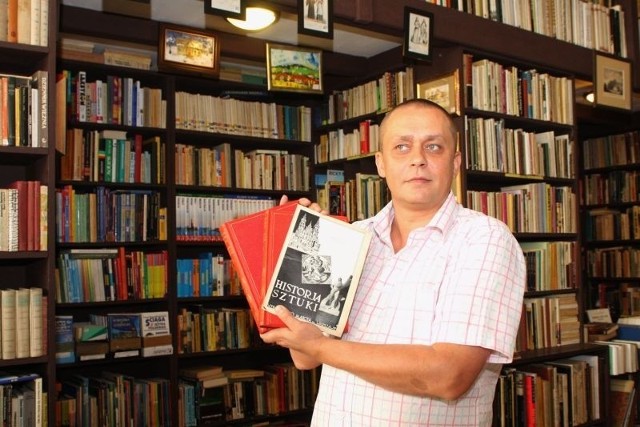 "Historja sztuki&#8221; podarowana przez Antykwariat Naukowy Andrzeja Metzgera to piękne bibliofilskie wydawnictwo z 1934 roku &#8211; mówi Igor Metzger.