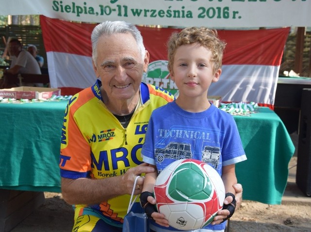 Najmłodszy i najstarszy uczestnik rajdu: sześcioletni Franio Piecuch z Częstochowy i 76-letni Ryszard Tarabasz ze Skarżyska Kamiennej.