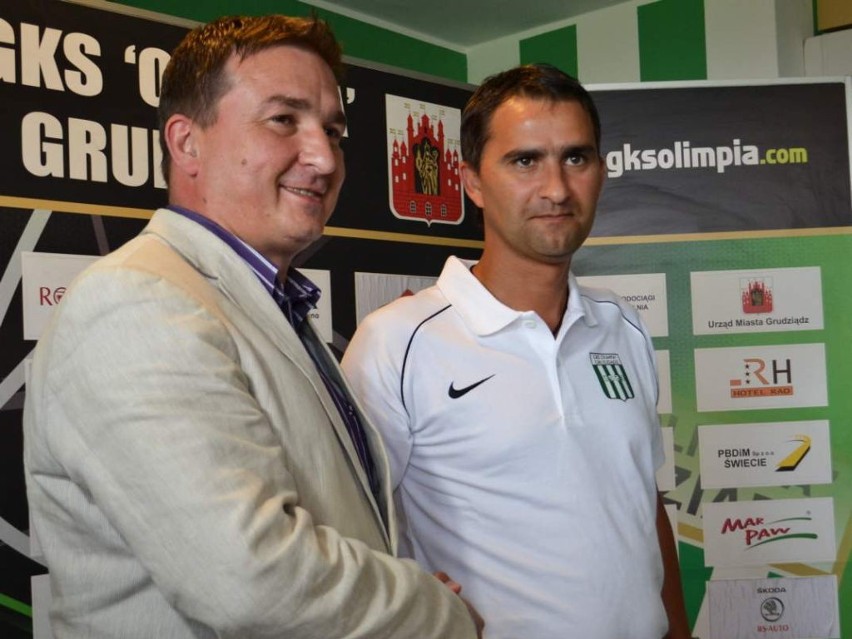 Kontrakt z Olimpią podpisany. Tomasz Kafarski (z prawej) ma...