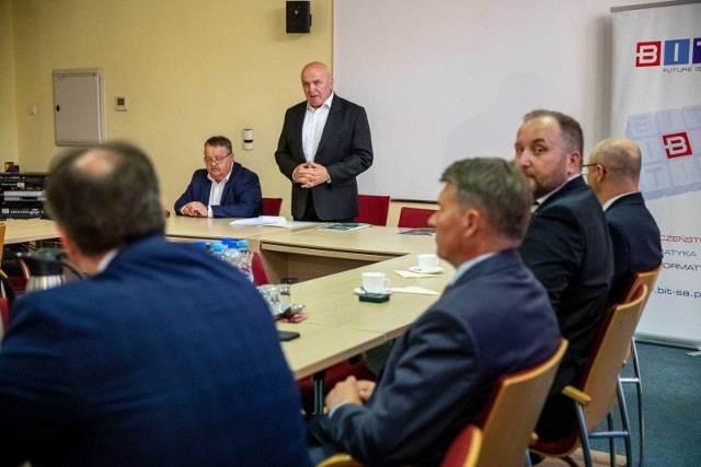 Grzegorz Jakuć, przewodniczący zarządu Związku Gmin Wiejskich Województwa Podlaskiego podczas spotkania z wykonawcami systemu e-usług dla 36 gmin