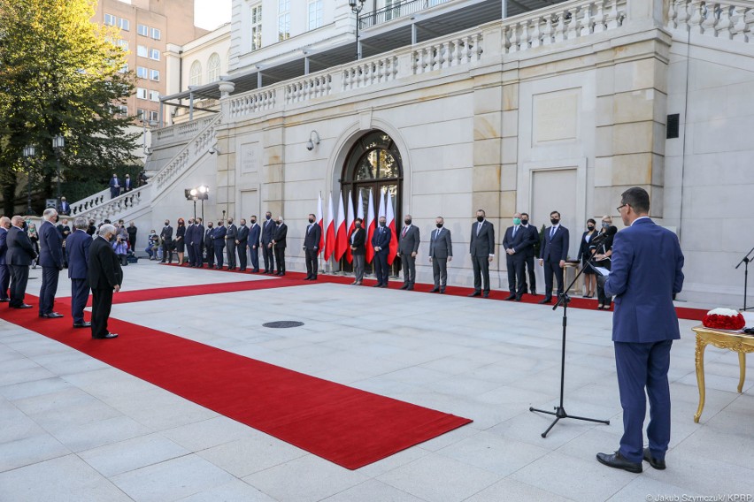 6 października prezydent Andrzej Duda dokonał zmian w...