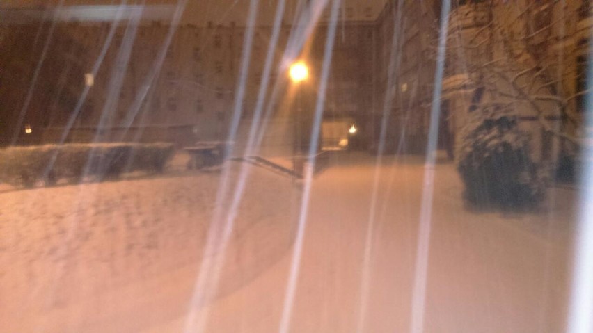 Sporo śniegu na ulicach Szczecina i regionu. Na drogach w mieście utrudnienia 