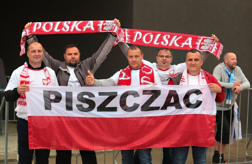 Kibice reprezentacji Polski przed meczem ze Słowenią