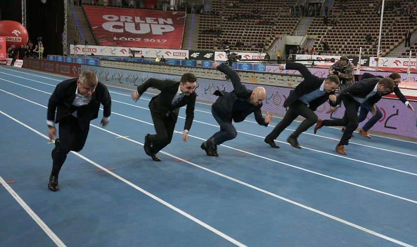 Marek Plawgo (drugi od lewej) podczas biegu gwiazd w...