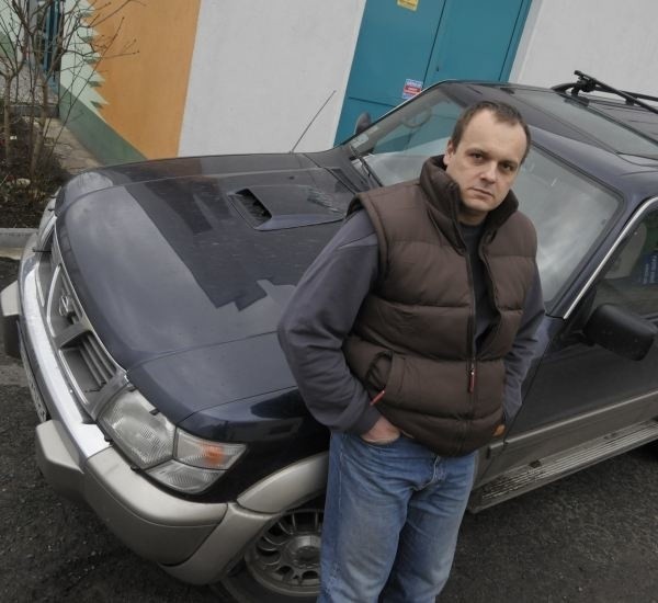 - Z doświadczenia wiem, że pierwszy samochód trzeba spisać na straty. Dopiero kupując drugi, zaczynamy trzeźwo myśleć - mówi Piotr Wrześniewski z grupy Opole4x4.multiply.com.