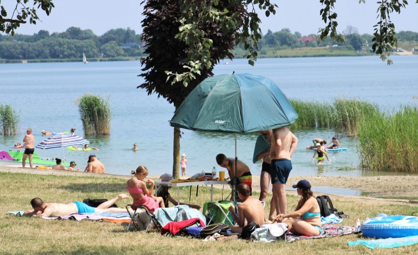 Wakacyjne plażowanie nad Jeziorem Tarnobrzeskim w środku tygodnia to świetny pomysł. Tak wypoczywaliście 12 lipca  