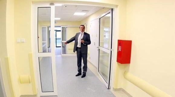 Dyrektor Leszek Bonna uspokaja, że nie ma się czego bać, pacjenci w szpitalu są bezpieczni
