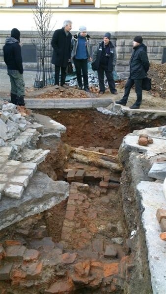 Najnowsze odkrycia archeologiczne w Cieszynie zlokalizowane są na styku placu Dominikańskiego i ulicy Sejmowej.