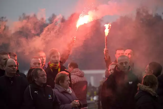 Ponad setka osób przyszła pożegnać zmarłego Pawła