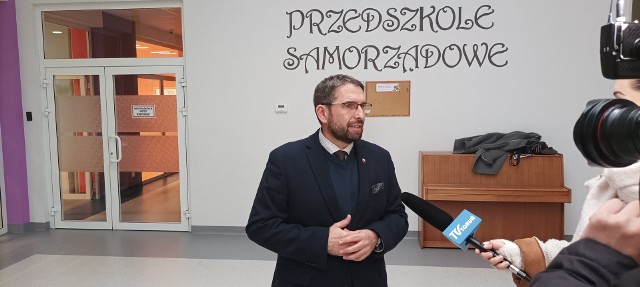 Wiceburmistrz miasta i gminy Nowe opowiada o budowie Przedszkola Samorządowego w swoim mieście.