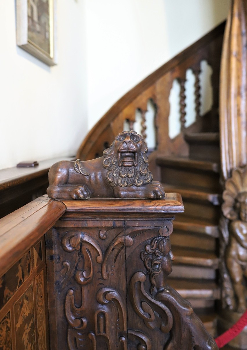 Zabytkowa ławo-skrzynia z kolekcji Giełdzińskiego wróciła do Gdańska po ponad wieku. "Świadectwo bogactwa miasta"