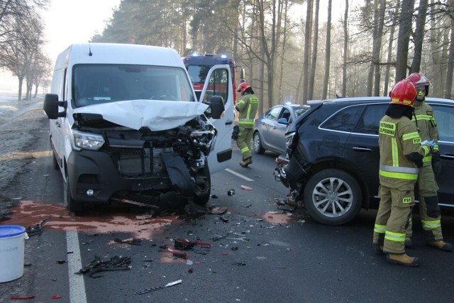 Do niebezpiecznego wypadku doszło we wtorek, 11 stycznia, po godzinie 10:30. Na trasie między Kuklinowem a Krotoszynem bus zderzył się z samochodem osobowym. W wyniku zdarzenia poszkodowanych zostało pięć osób, w tym dwójka dzieci.Czytaj dalej i zobacz zdjęcia z miejsca wypadku --->