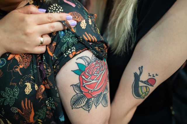 W czwartek w Miejskim Centrum Kultury w Bydgoszczy odbyła się wernisaż projektów tatuażowych. Autorem wystawy był Patryk Hilton, pomysłodawca i założyciel studia tatuażu Pantera, dla którego tatuaże są nieodłączną częścią życia. Zobaczcie fotorelację z niecodziennej wystawy!