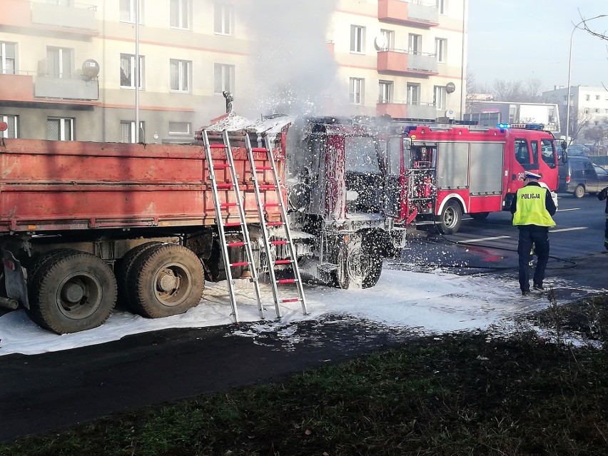 Ciężarówka zapaliła się na ul. Nysy Łużyckiej w Opolu