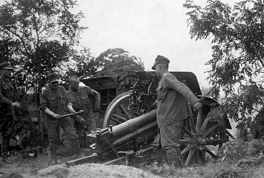 Polska artyleria na linii frontu.