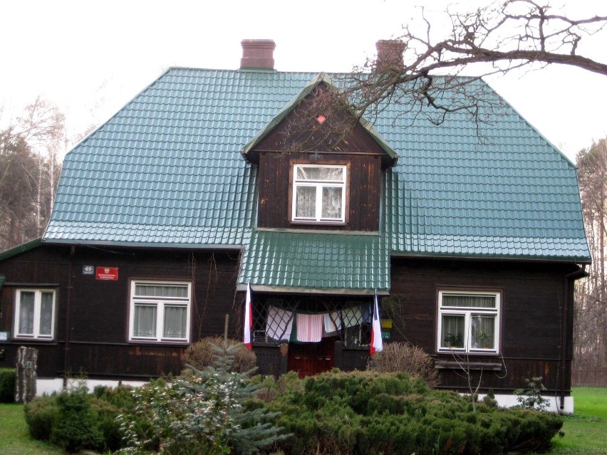 - Dom po siostrach Szydłowskich rodzina sprzedała jednemu z...