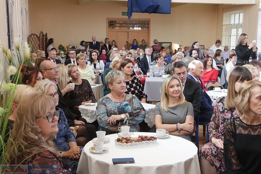 W uznaniu za pracę pedagogiczną...