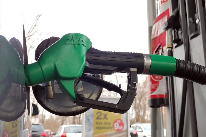 Ceny na wielu stacjach benzynowych uległy zmniejszeniu, co...