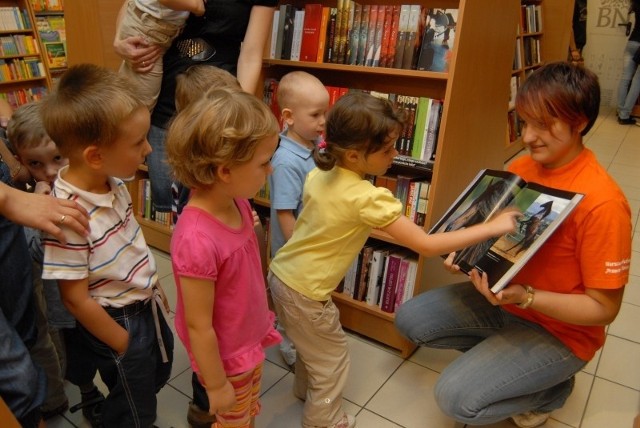 Przedszkolaki w rzeszowskim Empiku poznają tajniki książek