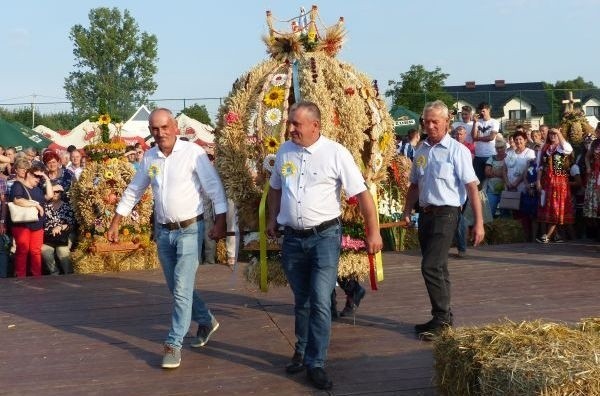 Solec-Zdrój podziękował za plony. Dożynki udały się znakomicie [ZDJĘCIA]