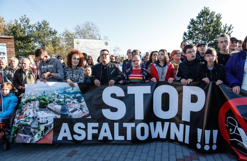 Tak wyglądał protest mieszkańców Frysztaka przeciwko budowie...