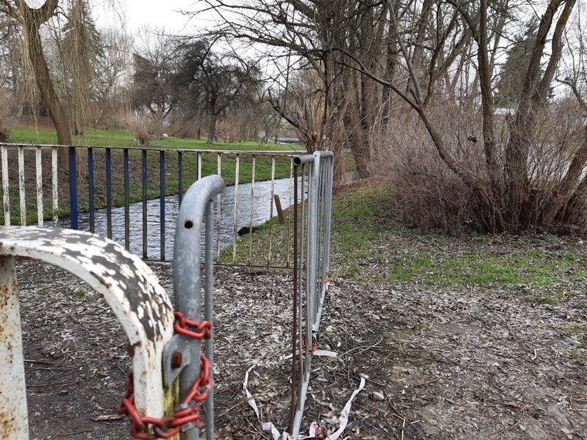 Nie jeden, a już dwa mostki w Parku Książąt Pomorskich i...