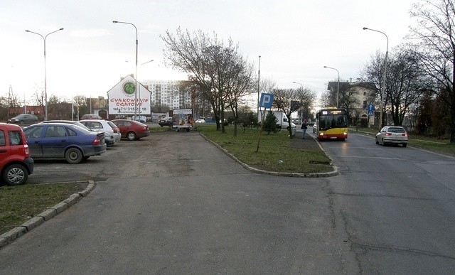 Przy Bierutowskiej powstaje nowy parking "park&ride", czyli...