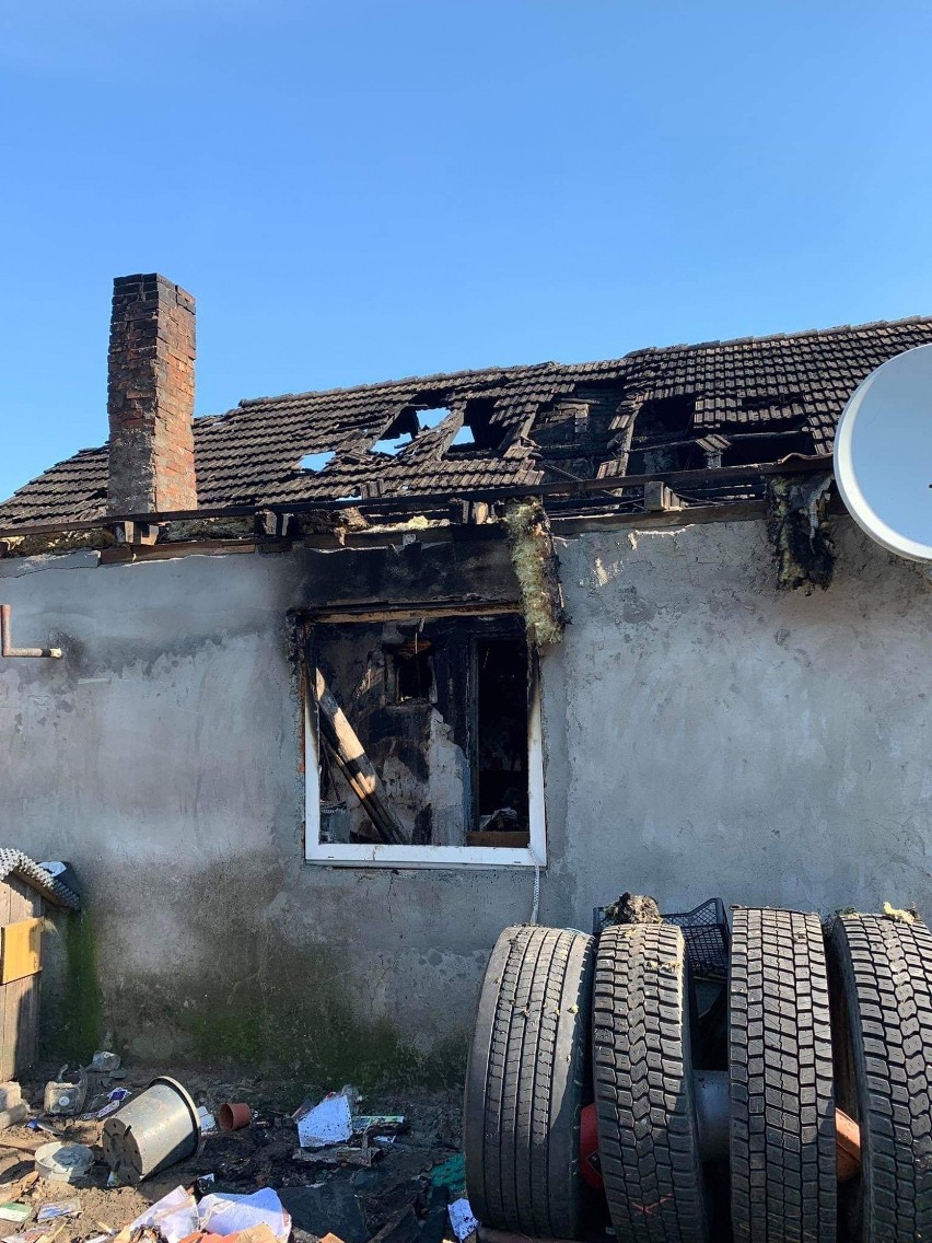 Rodzina, która straciła dom w pożarze, potrzebuje pomocy