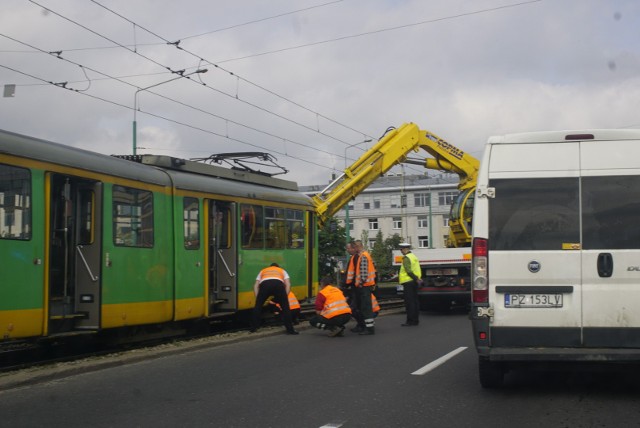 W piątek, 17 maja, rano doszło w Poznaniu do wykolejenie tramwaju linii nr 8 jadącego w kierunku Górczyna. Do zdarzenia doszło na ul. Estkowskiego. Tramwaje nie kursowały w dwóch kierunkach.