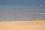 Zanieczyszczona woda w Narwi. Obowiązuje zakaz kąpieli na plaży w Łomży