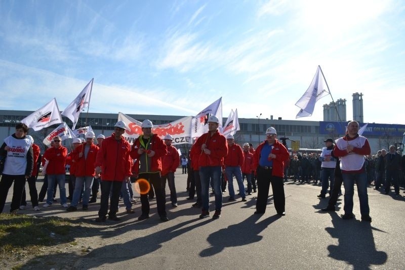 Pikieta Solidarniści przed Fiatem w Tychach