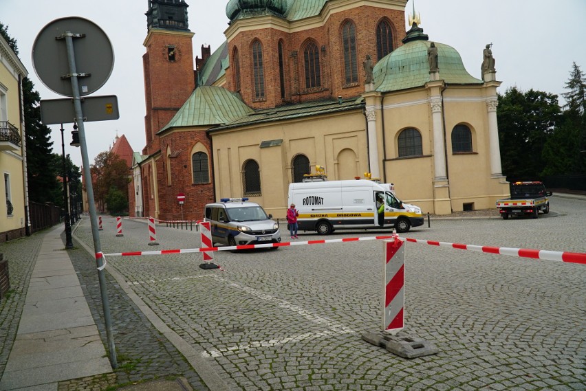 Przed katedrą nie można było parkować w czwartek 23 września...