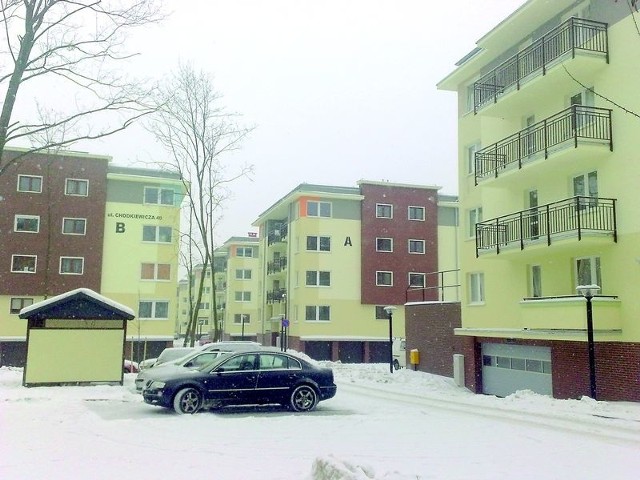To niewielkie bydgoskie osiedle przy ul. Chodkiewicza oddano niedawno do użytku. Ten rok ma przynieść większe ożywienie na rynku